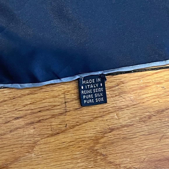 Authentic Burberry Nova Check Plaid scarf - Picture 4 of 7